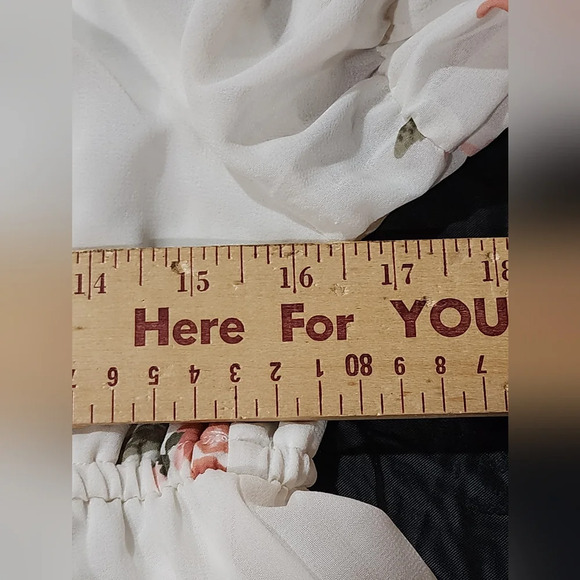 Blush floral flowy white and pink off the shoulder maternity dress Size Medium - Picture 6 of 8